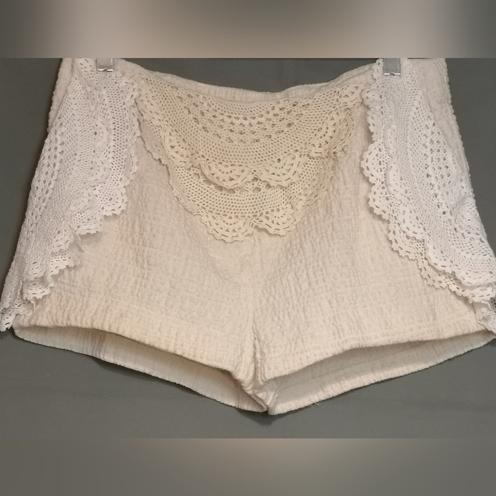 Neo-vintage Eco-luxe Boho Ruffled Crochet Lace Cotton Fly-front Boy Shorts